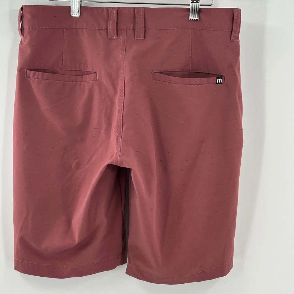TravisMathew Golf Shorts Mens 30 Salmon Pink Stretch Performance Flat Front